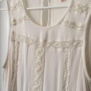 🌷MOSSIMO🌷white top with lace detail